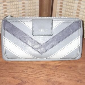 Relic Gray and White Wallet